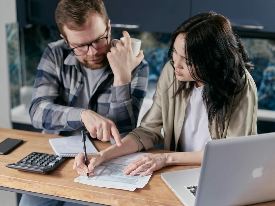 Free couple calculating al their bills stock photo